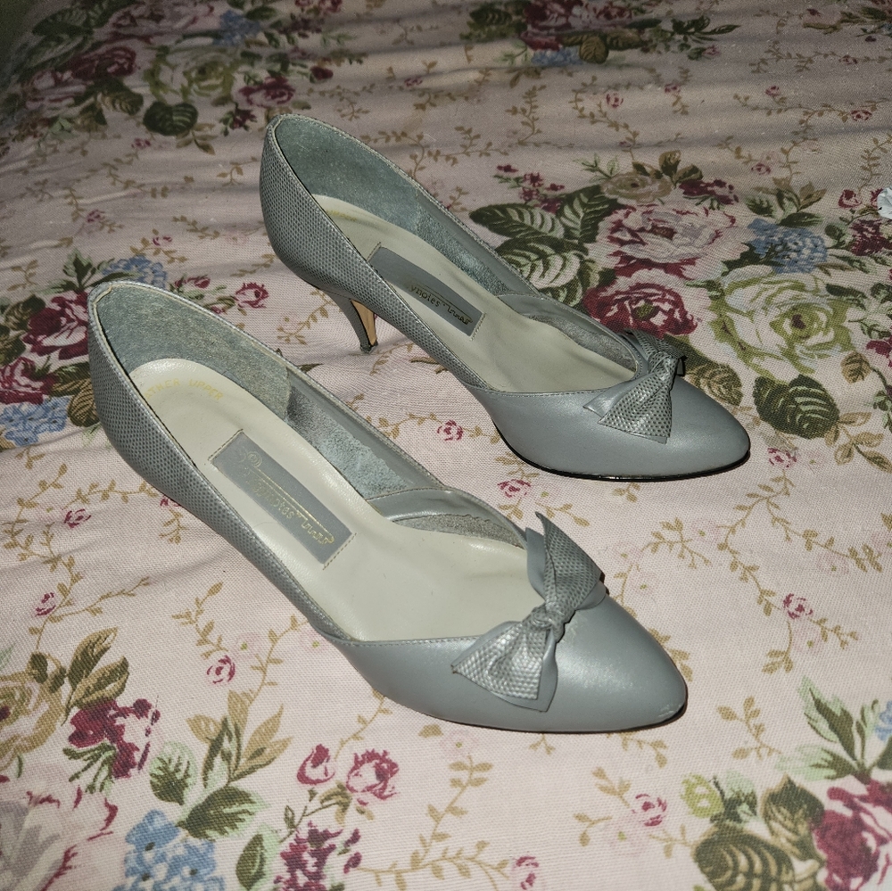 Ladies Gray Heels with Bow